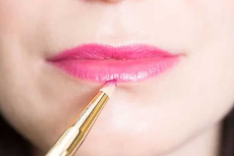 8 Ways to Thin Your Lips Safely, Quickly and Fail-Proof